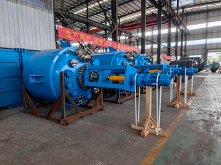 A batch of glass lined reactor in whole machine in carbon steel bracket packing